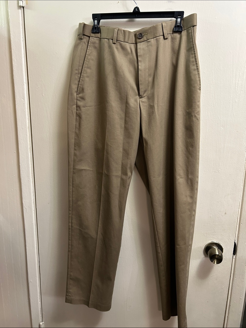 Haggar Classic Mens Premium No Iron Khaki straight-leg chinos with a flat front
